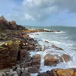 Studio Vue Imprenable Sur La Mer Et Les 7 Iles