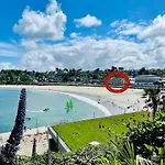 Grande Terrasse Vue Sur La Plage De Trestraou