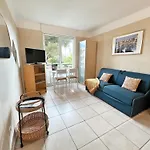 Sanary, Studio Vue Mer, A Deux Pas Des Plages Et Du Centre Ville