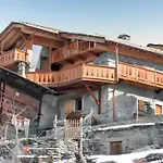 Chalet Confortable A Sainte-Foy-Tarentaise Avec Vue Sur La Montagne