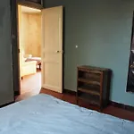 Chambre Narnia Dans Maison, Salle De Bain Et Sejour A Partager