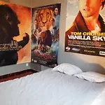 Chambre Narnia Dans Maison, Salle De Bain Et Sejour A Partager