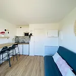 Studio Sur Plage Avec Piscine Et Balcon Vue Mer