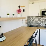 Studio Sur Plage Avec Piscine Et Balcon Vue Mer