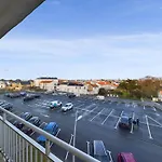 Appartement Pour 8 Sur La Grande Plage De St Gilles