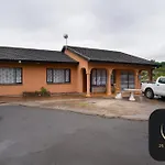 25 Jacaranda Lodge & Backpackers