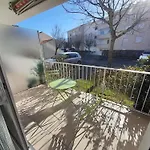 Charmant T2 Renove A 600M De La Plage Et 300M Du Port Avec Terrasse Et Stationnement - Fr-1-324-235