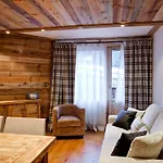 Appartement De Standing Au Centre De Courchevel 1850, En Bord De Piste Et Avec Terrasse - Fr-1-514-35