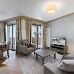 Appartement Moderne Au Coeur De Courchevel, Proche Pistes Et Commerces, 1 Chambre, Parking Inclus - Fr-1-562-16