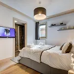 Appartement Spacieux Avec Sauna, Parking Et Wifi A Courchevel - Fr-1-562-12