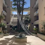 Appartement 1 Chambre Avec Terrasse Vue Mer Dans Residence Avec Piscine