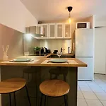 2 Bedroom Duplex Center, Patio
