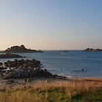 Villa A 50M De La Plage Avec Jardin, Wifi A Tregastel - Ref 138