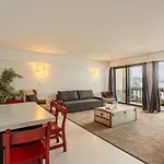 Appartement Moderne En Bord De Mer Avec Balcon Et Parking - Fr-1-2-306