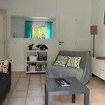 Joli Appartement Avec Jardin, Rive Droite