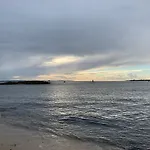 Appartement Calme Et Lumineux, Bord De Mer A 1 Minute A Pied De La Plage