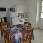 La Maison Jaune Proche Mer Et Marche Avec Wifi