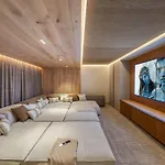 Chalet Luxueux A Courchevel Avec Piscine, Cinema, Salle De Sport Et Service Complet - Fr-1-562-71