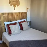 Charmant T2 Renove, Parking Prive, Proche Plage Et Commerces, Ideal Deplacement A Pied - Fr-1-749-56