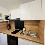 Studio Renove Proche Plage Et Commerces, Parking