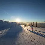 Studio Skis Aux Pieds, 5 Personnes, Au Pied Des Pistes Et Proche Commerces, Arc 1800 - Fr-1-411-202