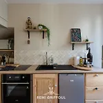 Emeraude Cozy Nest 3 Heart Of Historic District 2 Guests