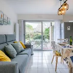 Carnac : Bel Appartement 2 Pieces Avec Terrasse Exposee Sud-Est A 500M Des Plages, Parking Inclus - Fr-1-477-214