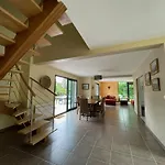 Jolie Maison De Vacances Avec Une Vue Magnifique Sur Le Jardin