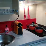 Pretty Studio, Tv, Wifi, Portable Aircon!