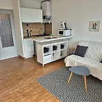 La Desirade J, Studio Renove Avec Parking, Centre Port