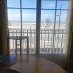 Agreable Appartement Situe En Front De Mer