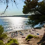 Les Hebergements De La Plage Sur La Cote Bleu Martigues
