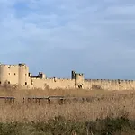 Maison Le Salinier Parking Des Remparts