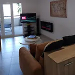 Studio Rdc Avec Terrasse Et Parking Prive