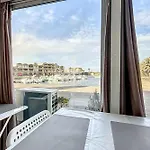 Studio With Pool Near The Harbor