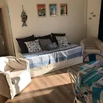 Appartement Type F2 Climatise Entre Plage Et Port