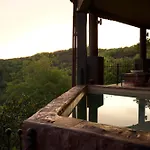 Leopards Rock Bush Boutique