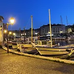 L Atelier, Studio Au Petit Port De Martigues