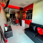 Cap Red Room