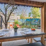Comme Un Petit Chalet