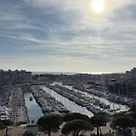 Vue Magique Port & Mer Et Un Panorama Unique Depuis La Chambre