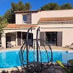 Grande Villa Avec Piscine Proche Pinede Et Etang