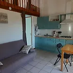 Villa De Vacances Climatisee Avec Terrasse Et Parking 300 M Plage - V0800