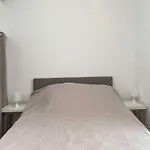 Charmant T1 Renove Avec Terrasse, Climatisation Et Wifi A Balaruc-Les-Bains - Fr-1-553-282
