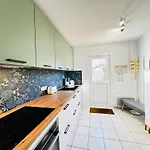 Charmante Maisonnette A Fouras, 200M De La Plage, Ideale Pour 4 Personnes - Fr-1-709-86