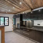 Appartement De Luxe Avec Sauna Et Terrasse Au Centre De Val D'Isere - Fr-1-567-51