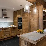 Appartement De Standing A Courchevel Avec Vue, Proche Des Pistes, Parking Inclus - Fr-1-575-59
