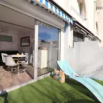 2 Pieces Avec Grande Terrasse, Climatisation, Piscine Et Parking Au Grau-Du-Roi - Fr-1-307-139