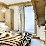 Appartement 4 Pieces De Luxe, A Deux Pas Des Pistes Et Commerces, Avec Parking Et Acces Fitness A Courchevel - Fr-1-562-35