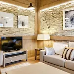 Appartement 4 Pieces De Luxe, A Deux Pas Des Pistes Et Commerces, Avec Parking Et Acces Fitness A Courchevel - Fr-1-562-35